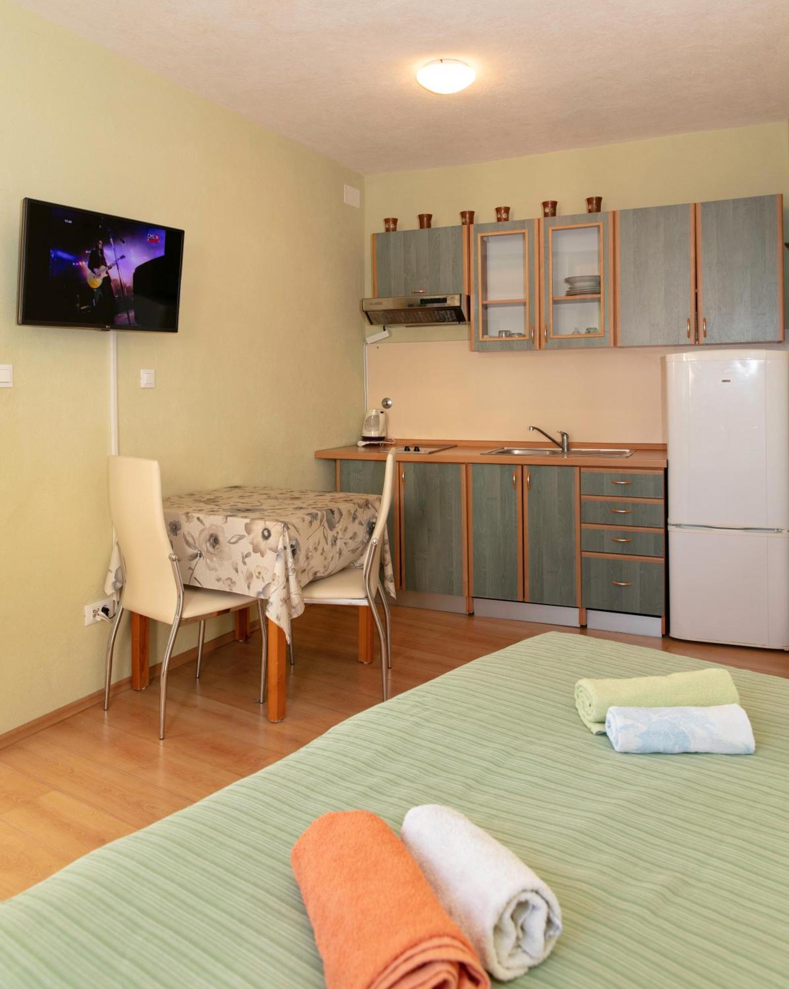 Apartmani Darinka บาชกาโวดา ภายนอก รูปภาพ