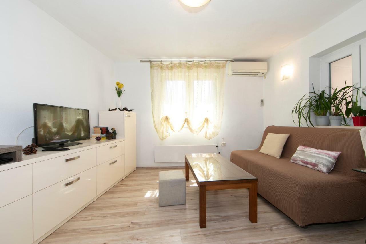 Apartmani Darinka บาชกาโวดา ภายนอก รูปภาพ